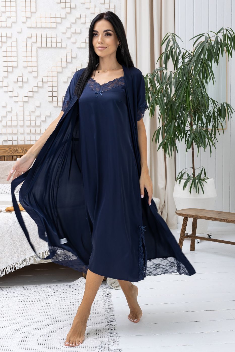 Комплект халат і сорочка з мереживом у темно-синьому кольорі