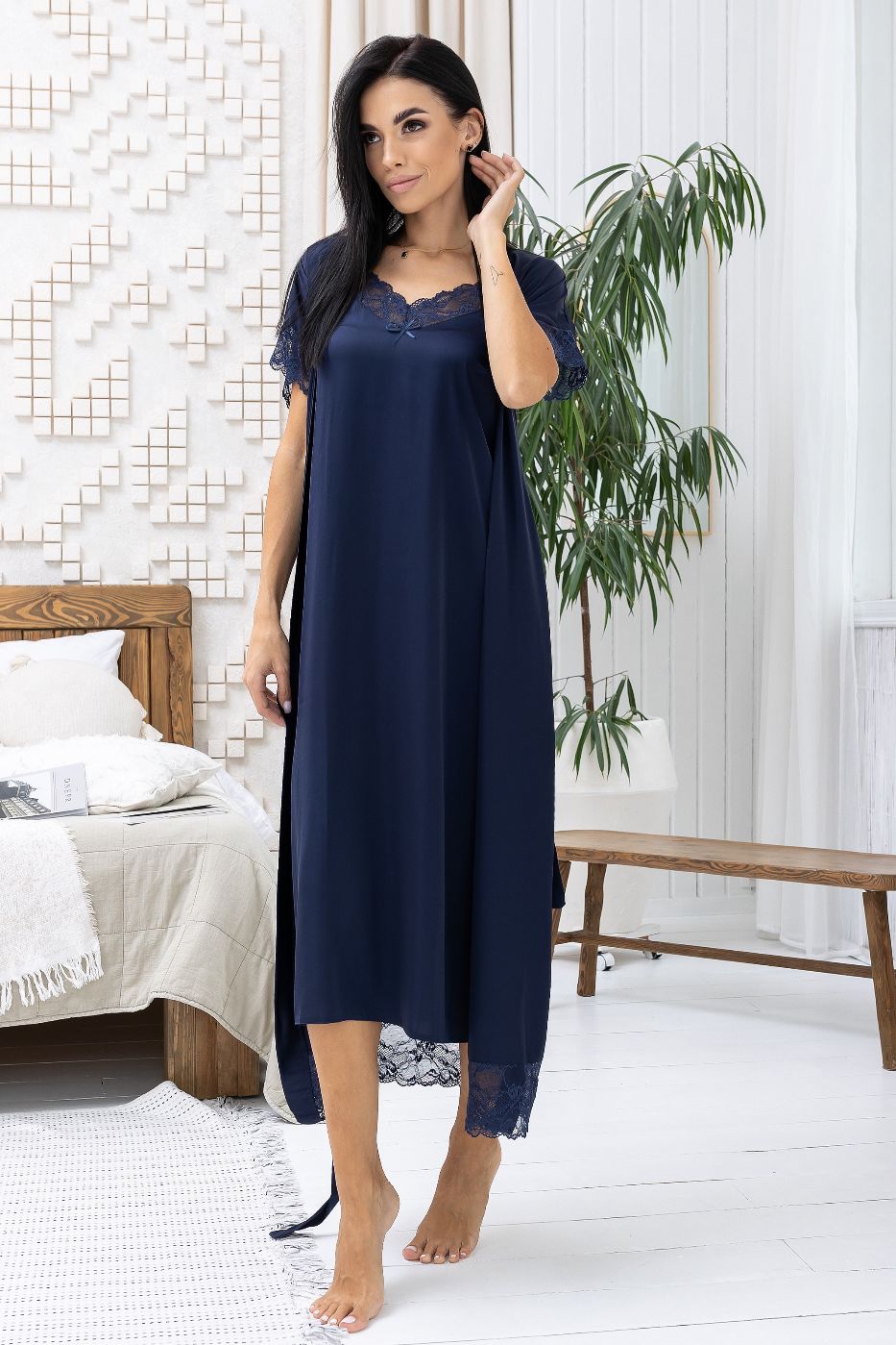 Комплект халат і сорочка з мереживом у темно-синьому кольорі