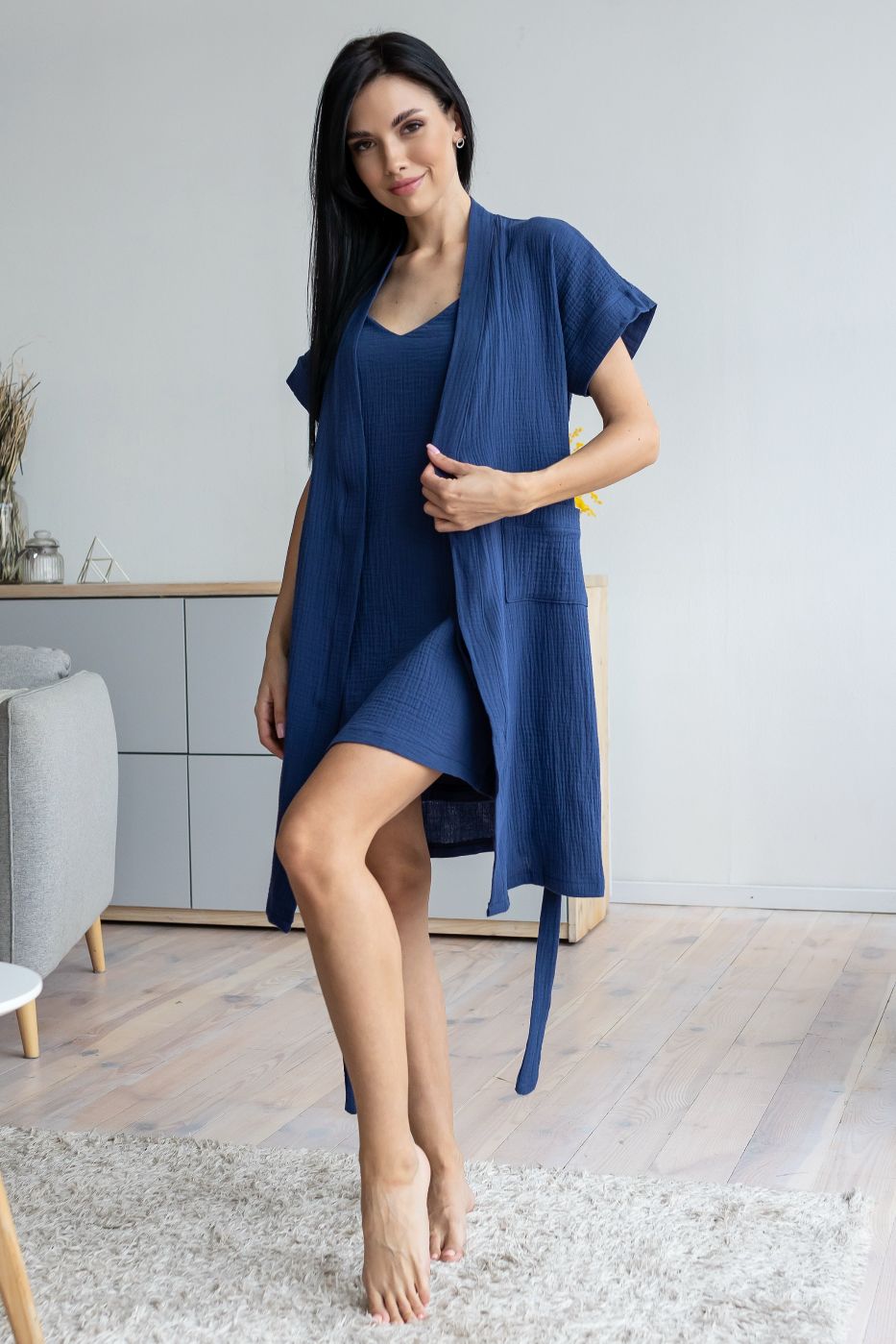 Жіночий комплект халат і нічна сорочка з мусліну темно-синього кольору