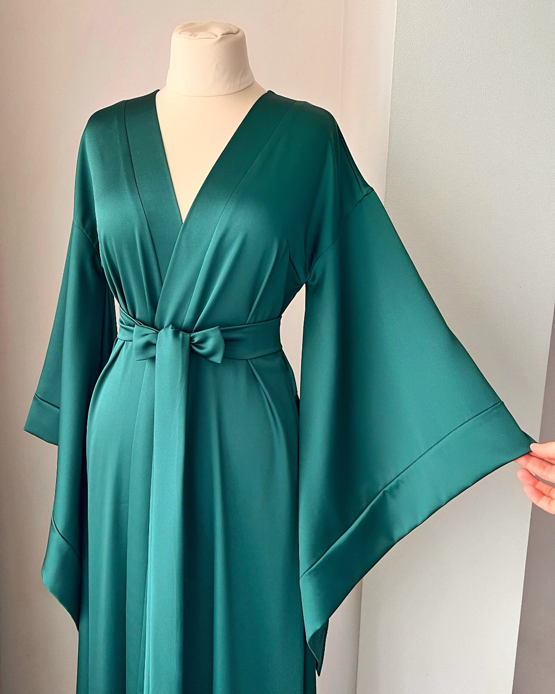 a woman's green dress on a mannequin