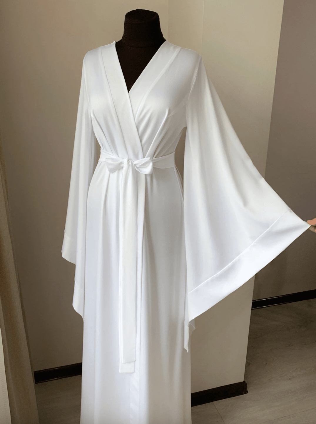 White kimono robe bride