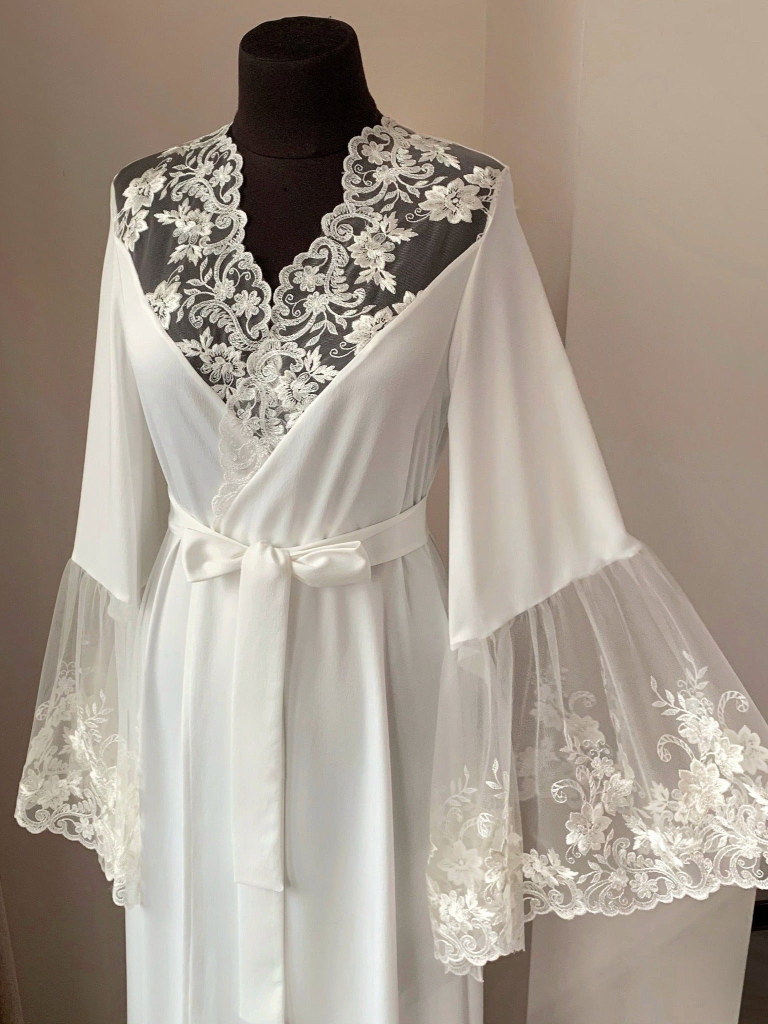 Maxi bridal robe lace