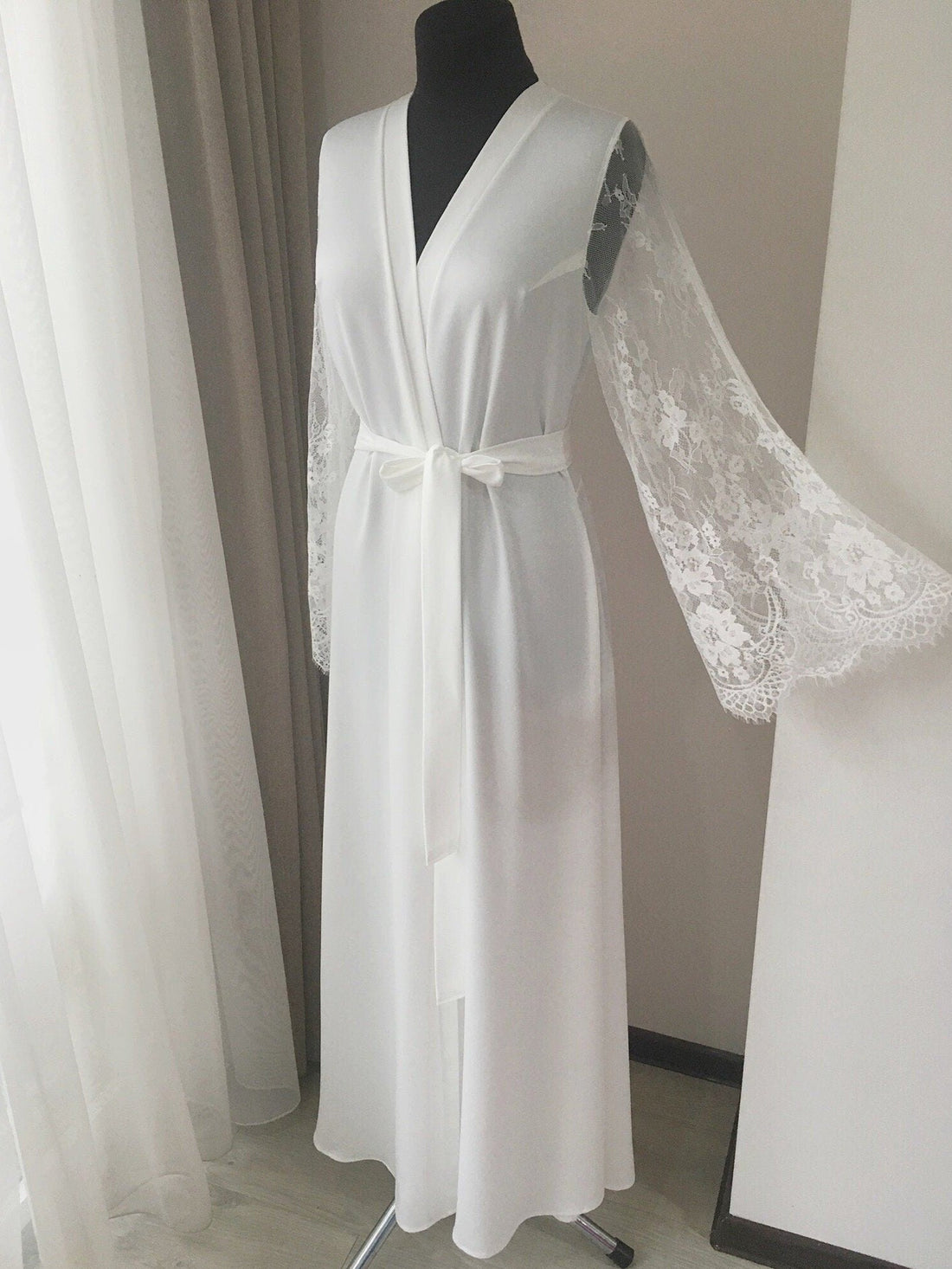 Long bridal robe lace