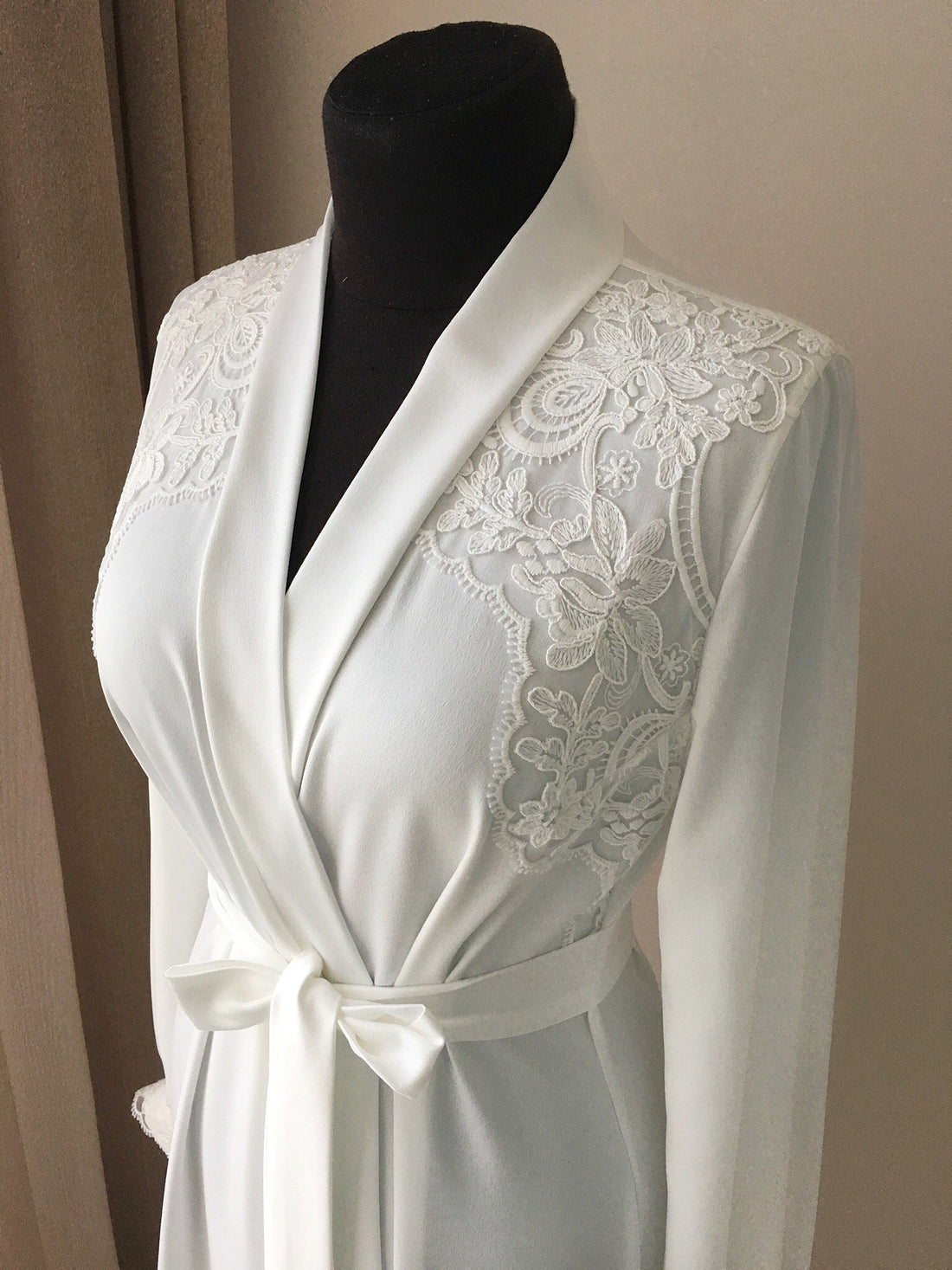 Long bridal robe lace