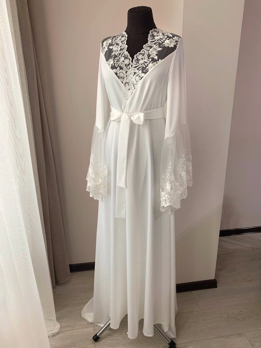 Maxi bridal robe lace