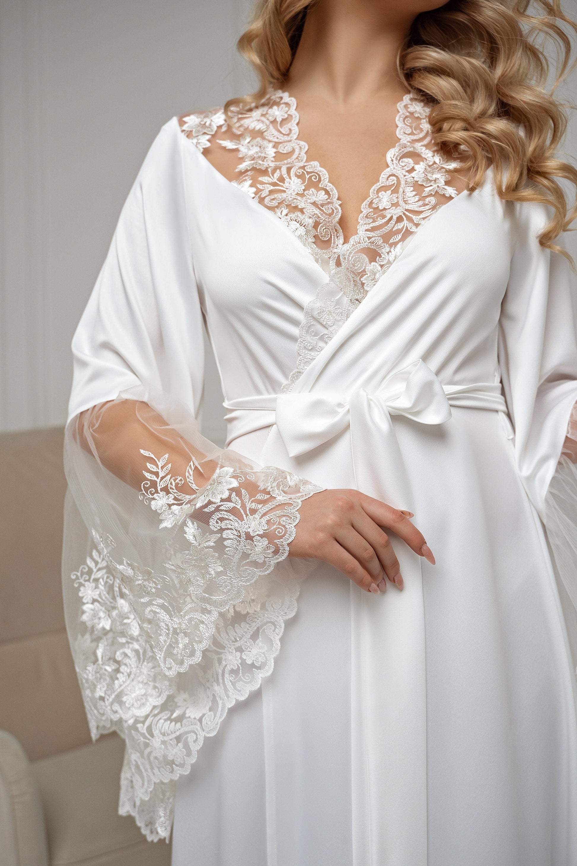 lace sleeves robe ivory